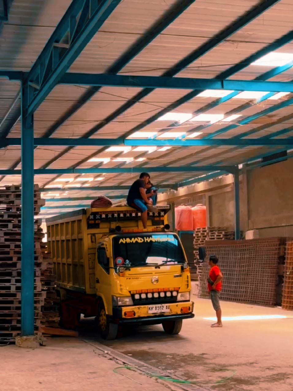 semoga apa yang ku kerjakan selama ini menjadi berkah untuk keluargaku... #promoseruweekend #fyp #truckkalimantan #viralvideo 