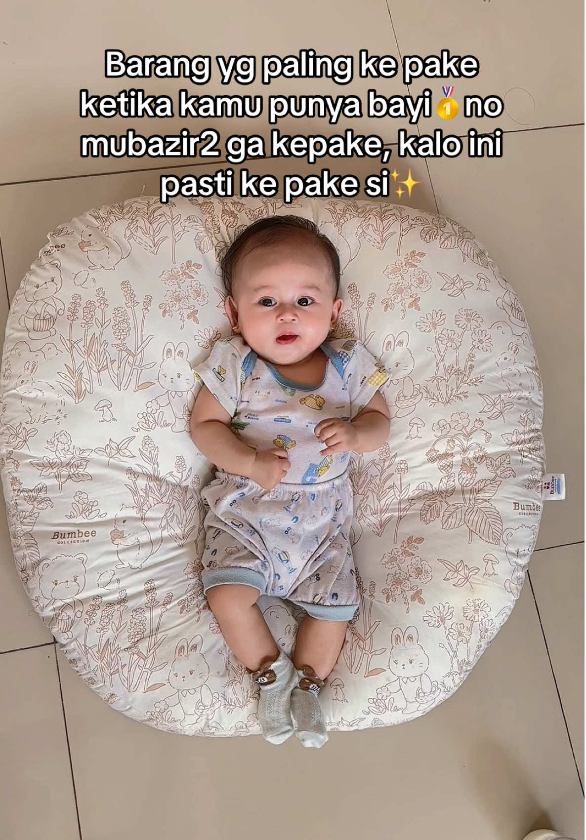 Buat bunda2 yg masi bingung mending beli kasur bayi atau sofa bayi, saranku sofa bayi lebih ke pake bgtt🥹✨✅ #sofabayi #bumbeecollection #rekomendasi #barangbayi #bayilucu 