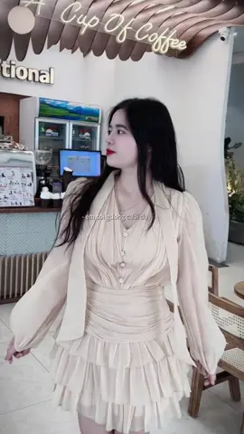 Mặt một chiếc váy xinh em đợi anh quá đó nhaaaa 💕