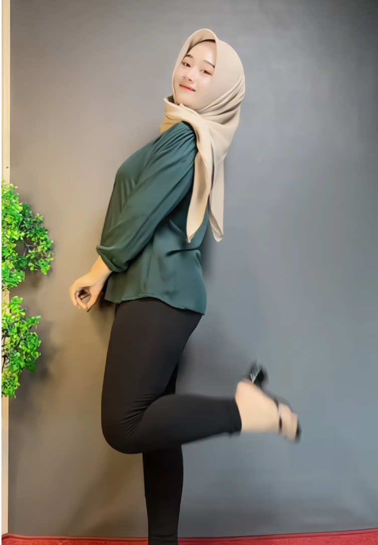 asli ini cakep banget warna sama bahanya loh beb😍, langsung di co yaa🫶🏻 #rekomendasioutfit #fyp #kemejawanita #kemejarayon #fyppppppppppppppppppppppp 