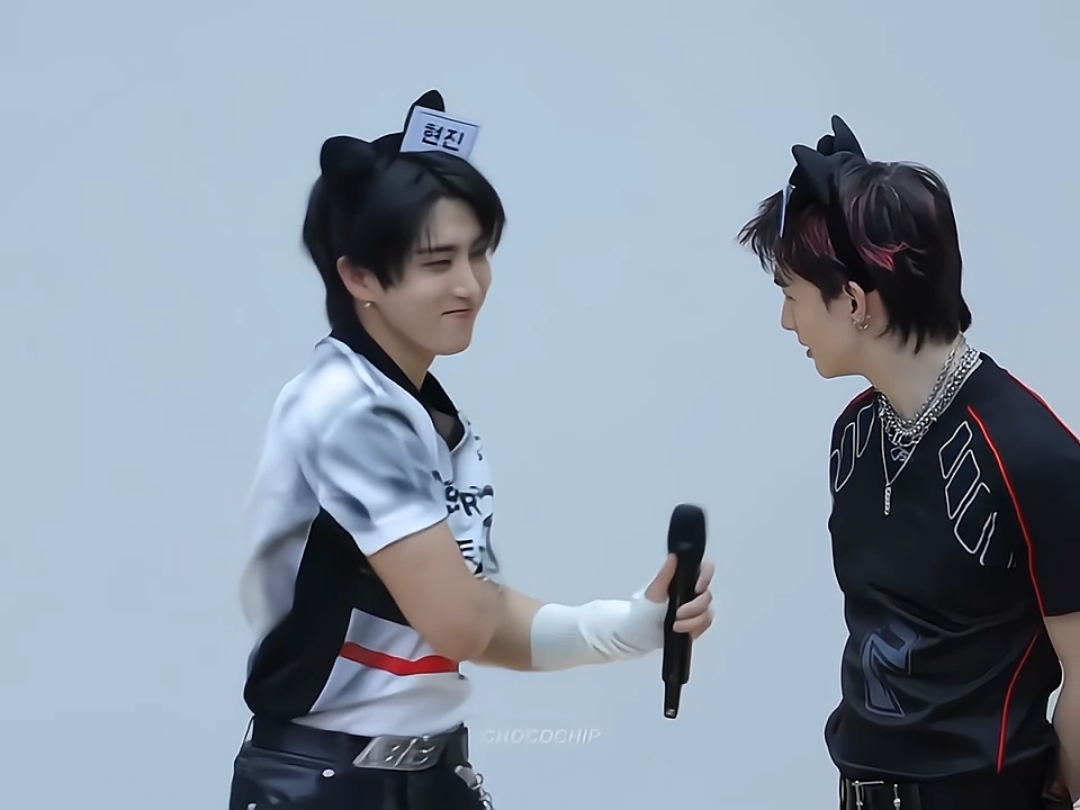 i i ira ira 😾💢 #skz #straykids #hyunjin #han #hanjisung #hyunsung #hanjin #쳌황 #ジンソン #랩잘춤잘 #KARMA #CEREMONY 