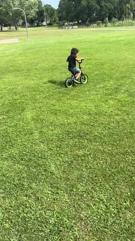 we are officially training wheels free 😂😂❤️#boymom #bikerider #notrainingwheels #proudmom #MomsofTikTok #momlife #fypシ 