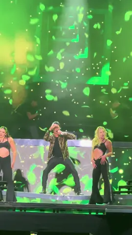 La-la-la, lalara, la-la-la 🌎🇵🇪🫶🏼@Chayanne  #Lima #bailemosotraveztour #madretierra #tour2025 #chayanne 