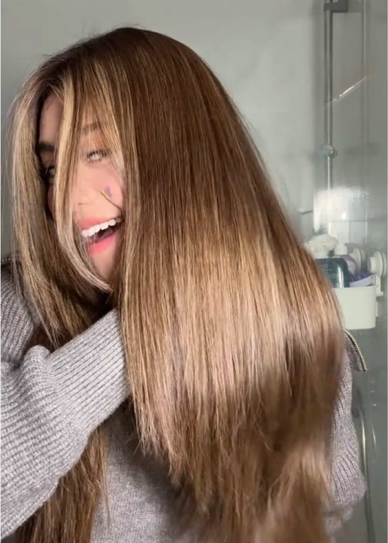 Ga nyangka ada hairdryer yang panasnya ga bikin rambut makin rusak! Aku sih udah ga mau pindah ya dari Philips BLDC Hairdryer 8000 Series ini💆🏻‍♀️💖 #3MinShinyHair @PhilipsEstore 
