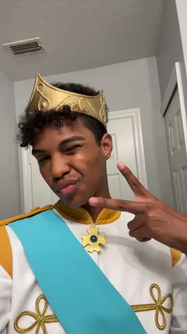 Finally getting around to posting my drafts🥳🥴  #cosplayer #cosplay #throwback #princessandthefrog #naveen                   
