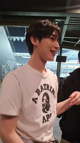 Sunoo, is just an angel 😇✨️💙 the way he thought he stepped on me and got scared #sendoff #enhypen #enhyphenLA #walkthelinetour #Sunoo @enhypen 