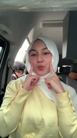 loving my outfit meskipun sedikit ada noda complexion😇