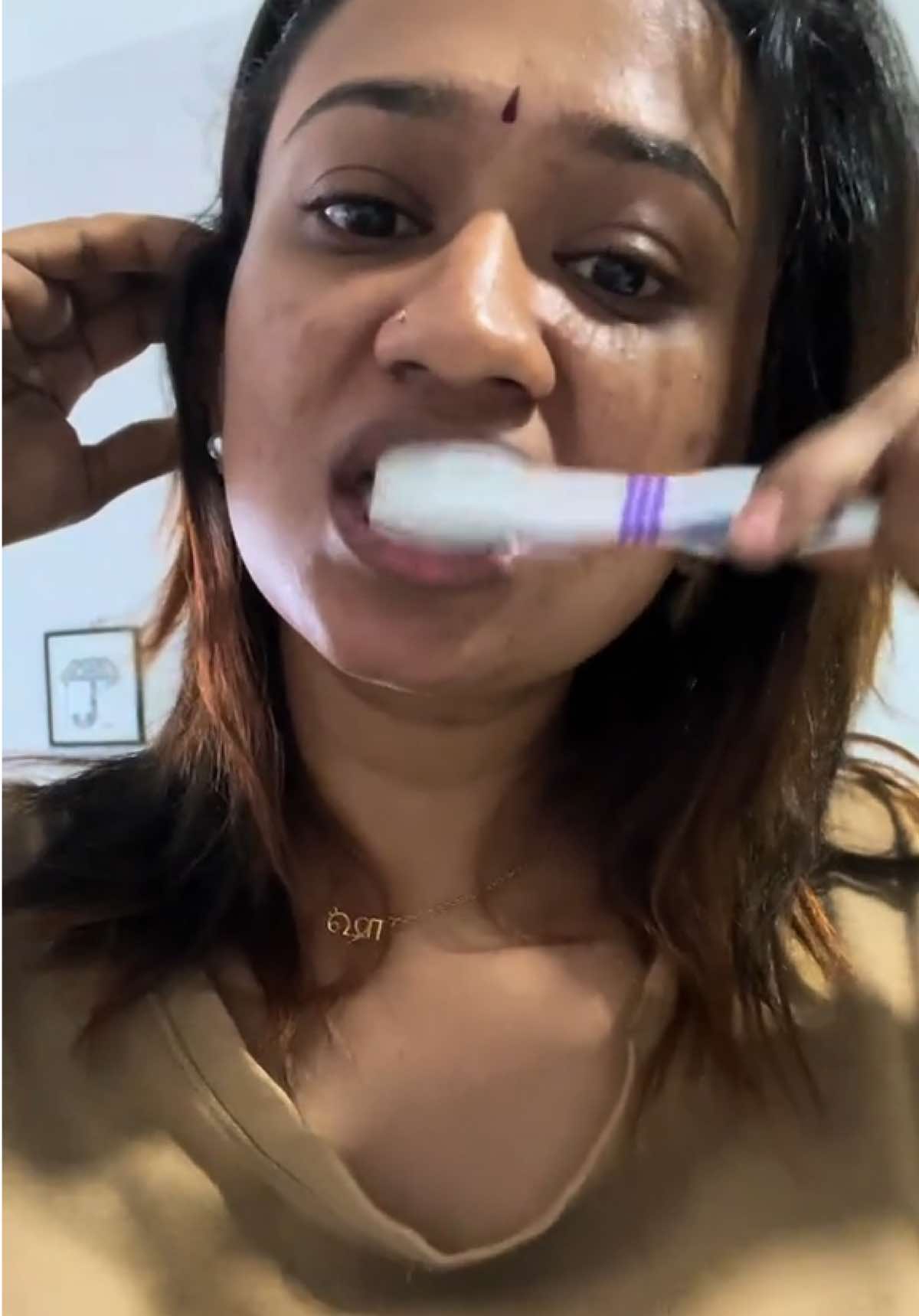 Purple toothpaste to repair your yellowish teeth??? 😍😍😍😍😍 try it out yourself No overclaiming you guysss it really works like a miracle #fyp #fy #teethwhitening #purpletoothpaste #viral 