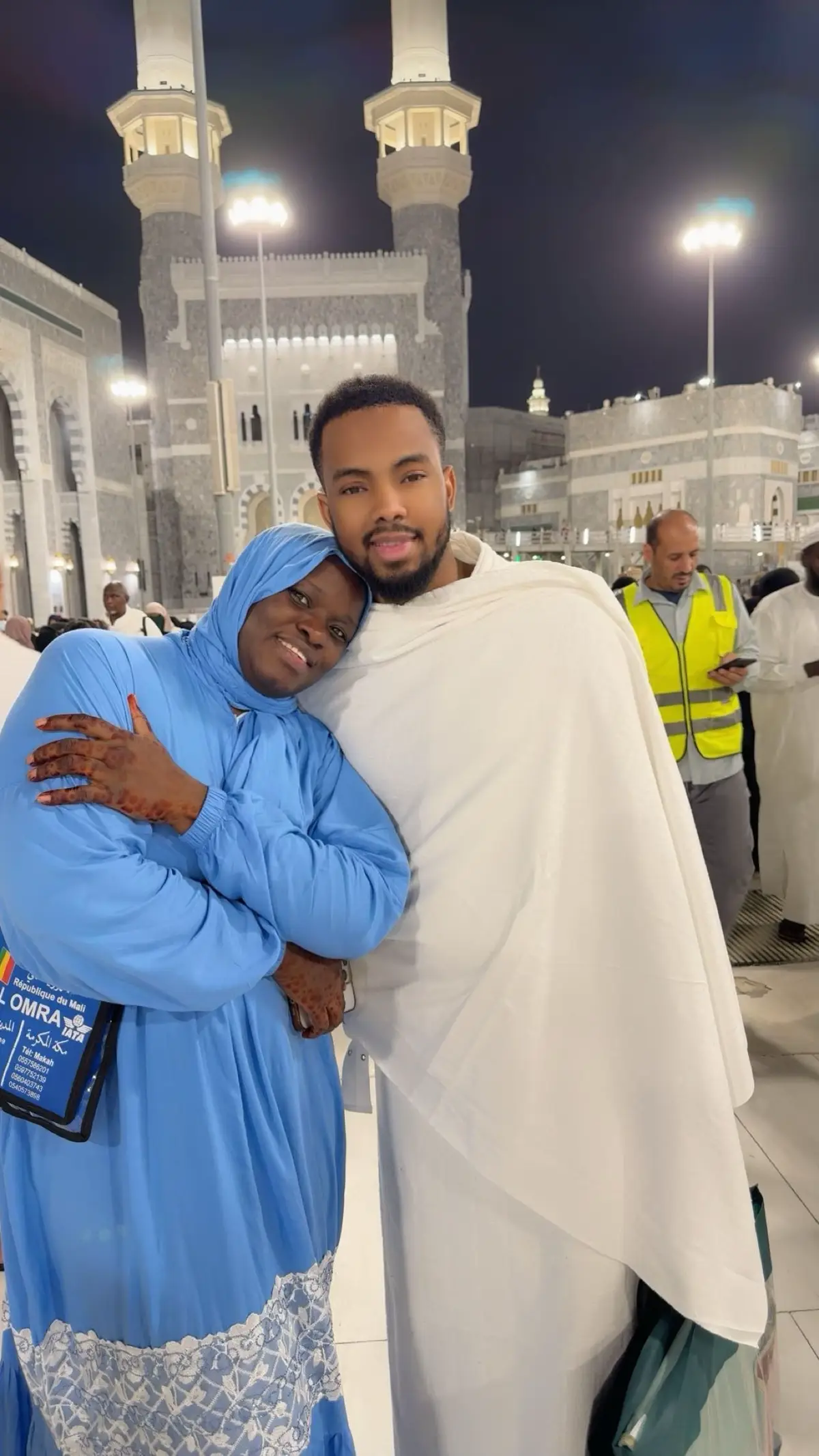 Un mois déjà 🤕… et chaque seconde me rappelle combien tu es irremplaçable. Rien n’effacera ton amour de mon cœur !  Le 22 juillet 2025, j’étais le premier à la porte de Bolé, avant même les gardes qui t’emmenaient, et j’ai vu sous mes yeux ce moment où tu franchissais cette porte 💔😔 Souviens-toi de tout ce que je t’ai dit à cet instant…  Après cette épreuve, le monde découvrira une autre Binguini Bakhaga Inchalah ☝️🗺️ Tu sais déjà de quoi je parle ! Je te confie à Dieu, qu’Il te protège et te garde, marche la tête haute, avec courage et sagesse…  JE T’AIME MON AMOUR🫶❤️ Palmer Bamako, le 23/08/2025 à 05:47 AM