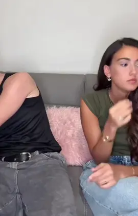 zeudi: Es necesario comportarse, así te vas subiendo el sofá poco a poco, y te preparas 😂😂😂😂 joe : Annie eres modelo Zeudi: no estoy segura pero si ocupa espacio.😂😂❤️🐕‍🦺🫶🏻🫠@zeudidipalmaofficial @Joe Di Palma @Annie #livetiktok #zeudiners❤️🌍❤️🌍🌈🦄 