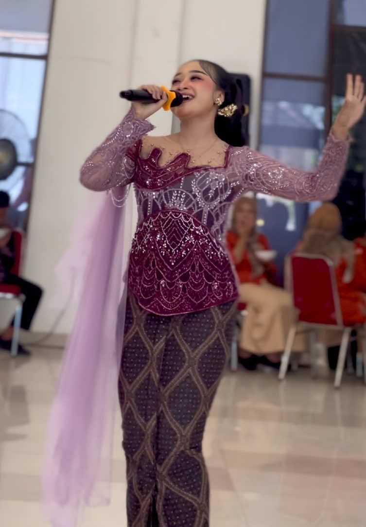 Semua itu berawal dari....  . . . . #vellarusdiana #kawitaningsinawang  #fyp #sinden #laguviral 