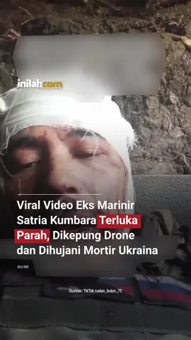 Satria Arta Kumbara, mantan prajurit Marinir TNI AL yang bergabung sebagai tentara sukarelawan di pihak Rusia, dilaporkan terluka parah dalam pertempuran di Ukraina. Kondisi tersebut diketahui dari video yang dibagikan Ruslan Buton, eks TNI yang juga dikenal publik, melalui akun TikTok-nya pada Kamis (21/8/2025).  Dalam video itu, Satria tampak dengan kepala diperban dan wajah masih berlumuran darah. Dengan suara lemah, ia sempat mengucapkan Dirgahayu Republik Indonesia. Satria mengaku sempat dikepung drone Kamikaze Z dan dihujani mortir. Setelah pernyataan itu, komunikasi terputus, dan belum ada kabar lebih lanjut mengenai kondisinya. - Selengkapnya kunjungi website dengan klik link di bio atau download aplikasi di AppStore dan Google Play Store. #inilahNews #SatriaKumbara #EksMarinir #TNIAL #Rusia #Ukraina #Inilahcom #titiktengah #titikcerah 