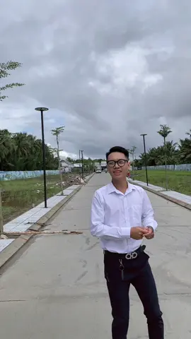 Nền KDC Thương mại Bình An. Giá: 5xxtr/ 1 nền  Diện tích từ: 90m-120m (Full thổ cư, sổ hồng riêng từng nền) -Cơ sở hạ tần hoàn thiện: Đường 7m, có vỉa hè, cây xanh, hệ thống thoát nước và công viên nội khu - Gần các tiện ích: Điện máy xanh, Bách hoá xanh, con cưng, nhà thuốc Long Châu,… - Gần trung tâm hành chính, gần chợ, trường học, trạm y tế,… -Gần ngay trung tâm KCN dân cư đông đúc, kinh doanh, buôn bán dễ dàng     #bds #bdskiengiang #viral #xuhuong 