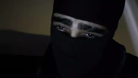 حال شما چطوره😅🥷🏼 #maskedman #hiddenldentity #فوريو #fyp #fppppppppppppppppppppppp 