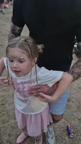 Our girls first festival and @chappellroan was incredible!!!  Singing on the top of her lungs, living her best life!!  #readingfestival  #chappellroan  #topfan  #firstfestival #pinkponyclub