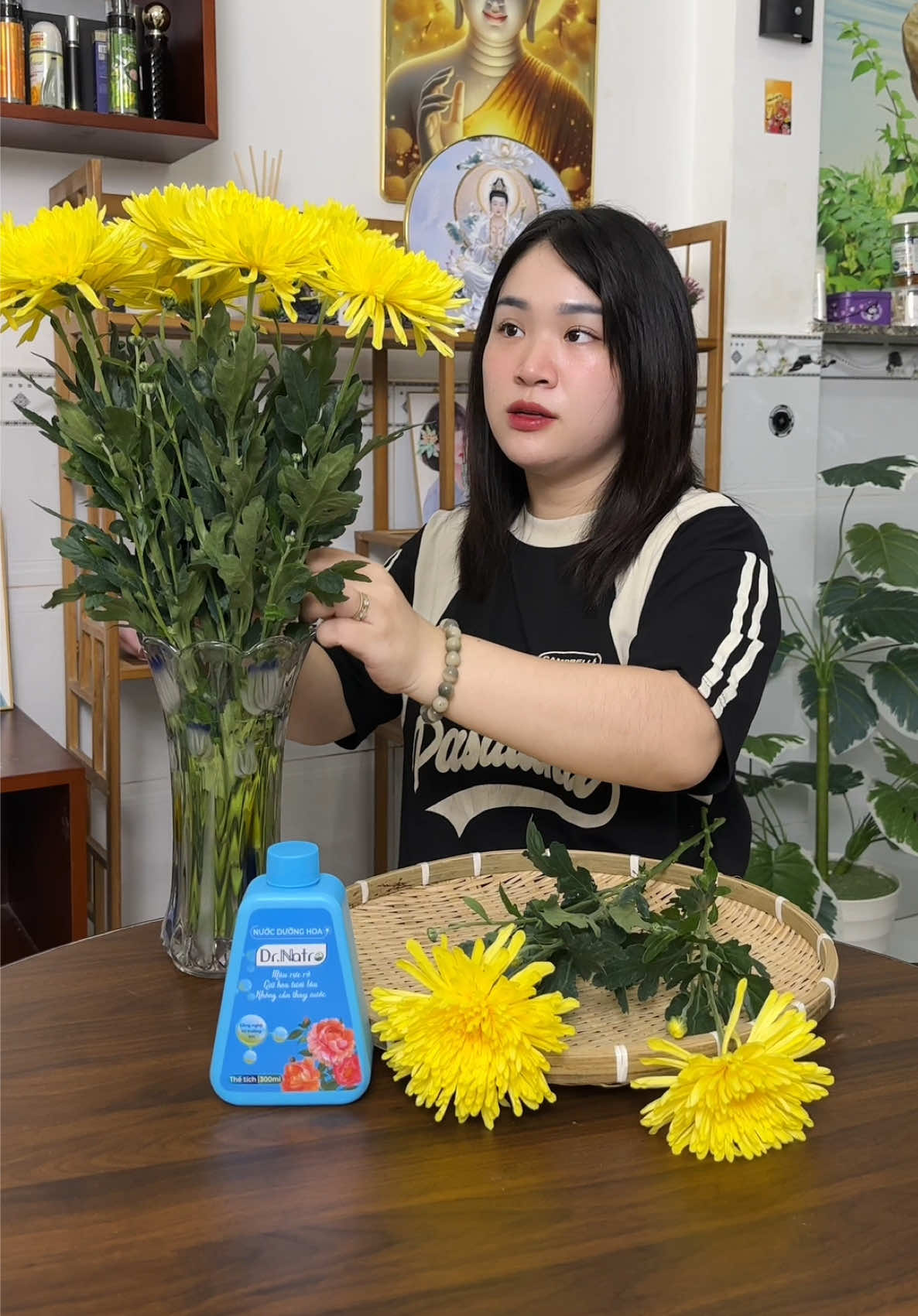 Nước dưỡng hoa giúp hoa tươi lâu hơn ạ