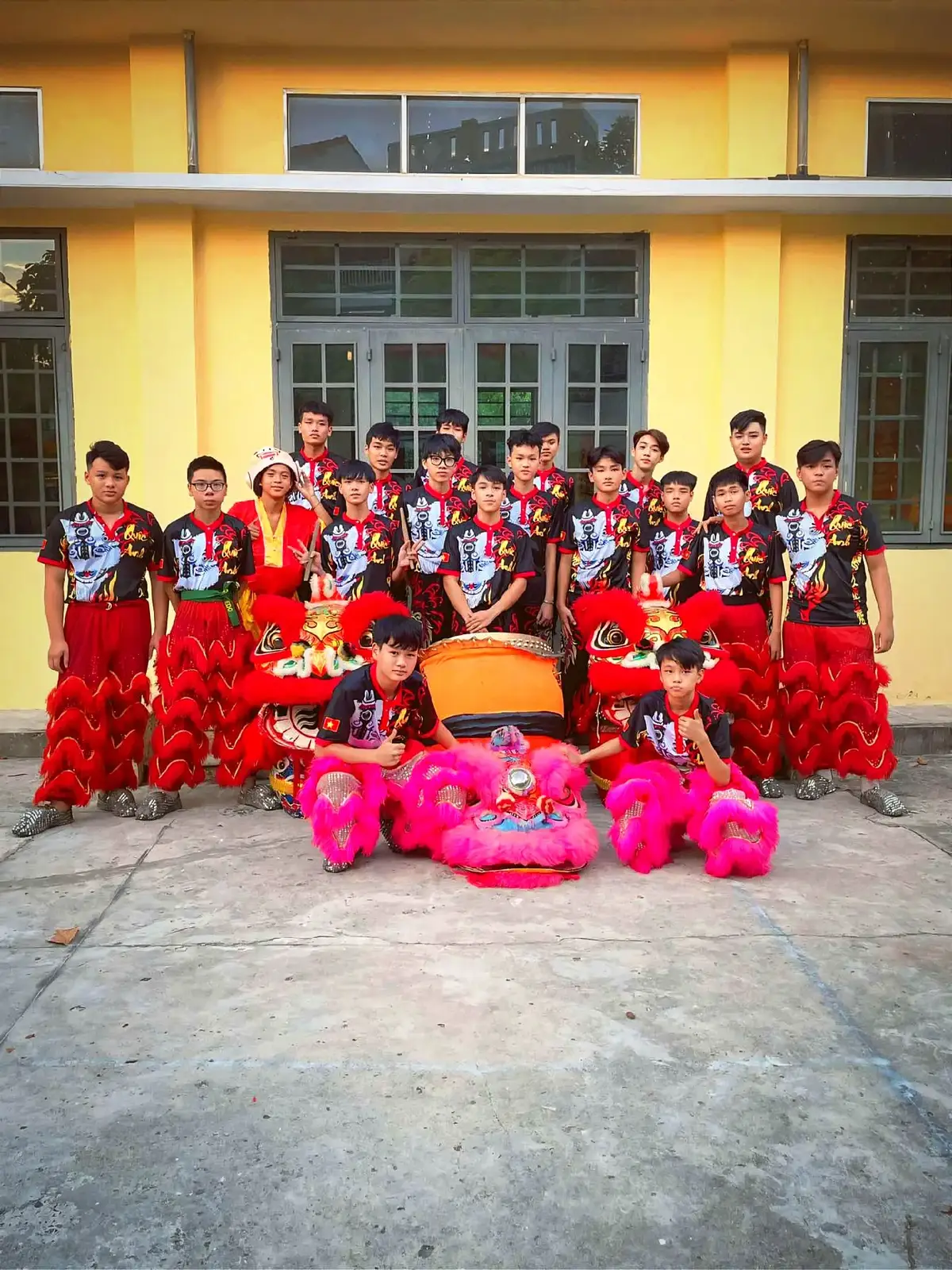 🎉 TUYỂN THÀNH VIÊN ĐỘI MÚA LÂN – CÙNG NHAU ĐEM NIỀM VUI ĐẾN MỌI NGƯỜI 🎉 🔥 Đội Lân QUỐC ANH ĐƯỜNG chính thức tuyển thành viên mới cho mùa lễ hội sắp tới! 🔥 📌 Yêu cầu: Nam/nữ, sức khỏe tốt, yêu thích văn hóa lân – sư – rồng Nhiệt tình, có tinh thần đồng đội Không cần kinh nghiệm (sẽ được hướng dẫn, đào tạo miễn phí) 📌 Vị trí tuyển: 📣 Đánh trống  📣 Xã - lố 📣 Trống hội 📣 Múa đầu - Múa đuôi 📣 Thành viên hỗ trợ 📌 Quyền lợi: Được tập luyện trong môi trường vui vẻ, hòa đồng Tham gia biểu diễn ở nhiều sự kiện, lễ hội lớn Cơ hội học hỏi kỹ năng biểu diễn, thể lực và kết bạn bốn phương   Được sự cho phép của gia đình  Yêu cầu độ tuổi từ 12 trở lên 📍 Địa điểm tập luyện: [ Cổng Sau Hội Chợ Triễn Lãm ] ⏰ Thời gian: [ 17h hàng tuần ] 📞 Liên hệ: 0934747993 Quốc (trưởng đoàn) 💥 Đừng ngại thử sức – bạn sẽ bất ngờ với những gì mình làm được! 💥 #xuhuongtiktok #lsr #damme #xh #lansurong 