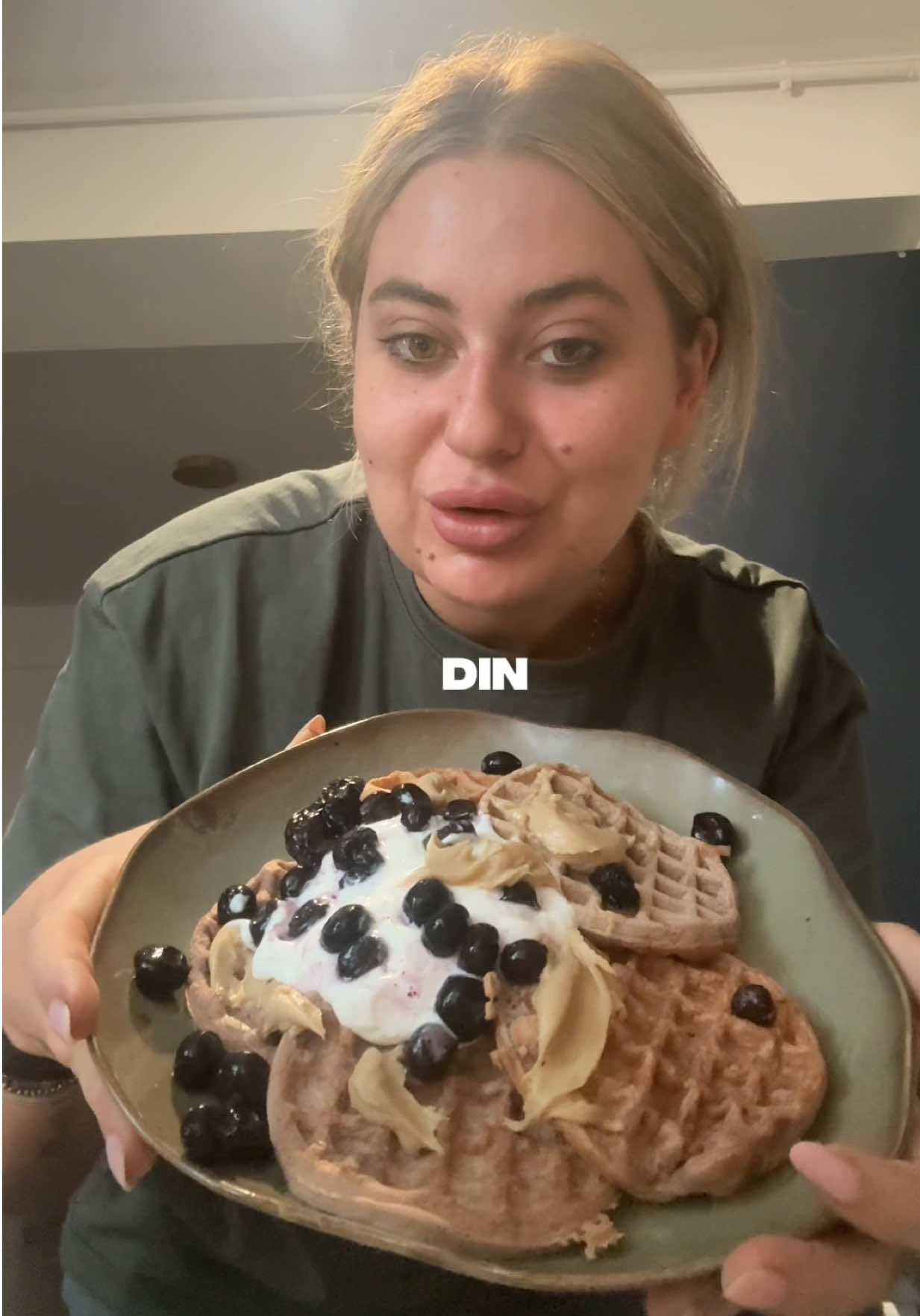 Dacă vrei să mănânci clătite sau waffles în fiecare dimineață și totuși să slăbești, lasă-mi un comentariu și îți trimit rețeta în privat 🤭🩷 #foryou #fyp #romania🇷🇴 #highprotein #breakfast #weightlossjouney 