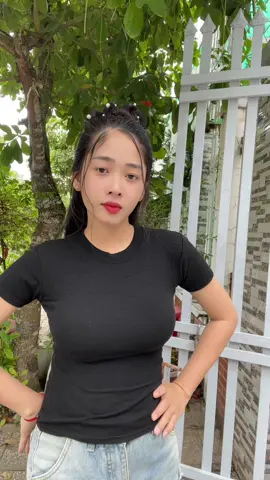 kệ mình nhắm mắt yêu luôn #ngocbich #mackimthong #thongbichtv #giadinhcana🥰 
