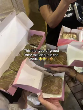 Dubai brownies are bomb 😩 #foryoupage #fyp #dubai #crumbl #xyzbca 