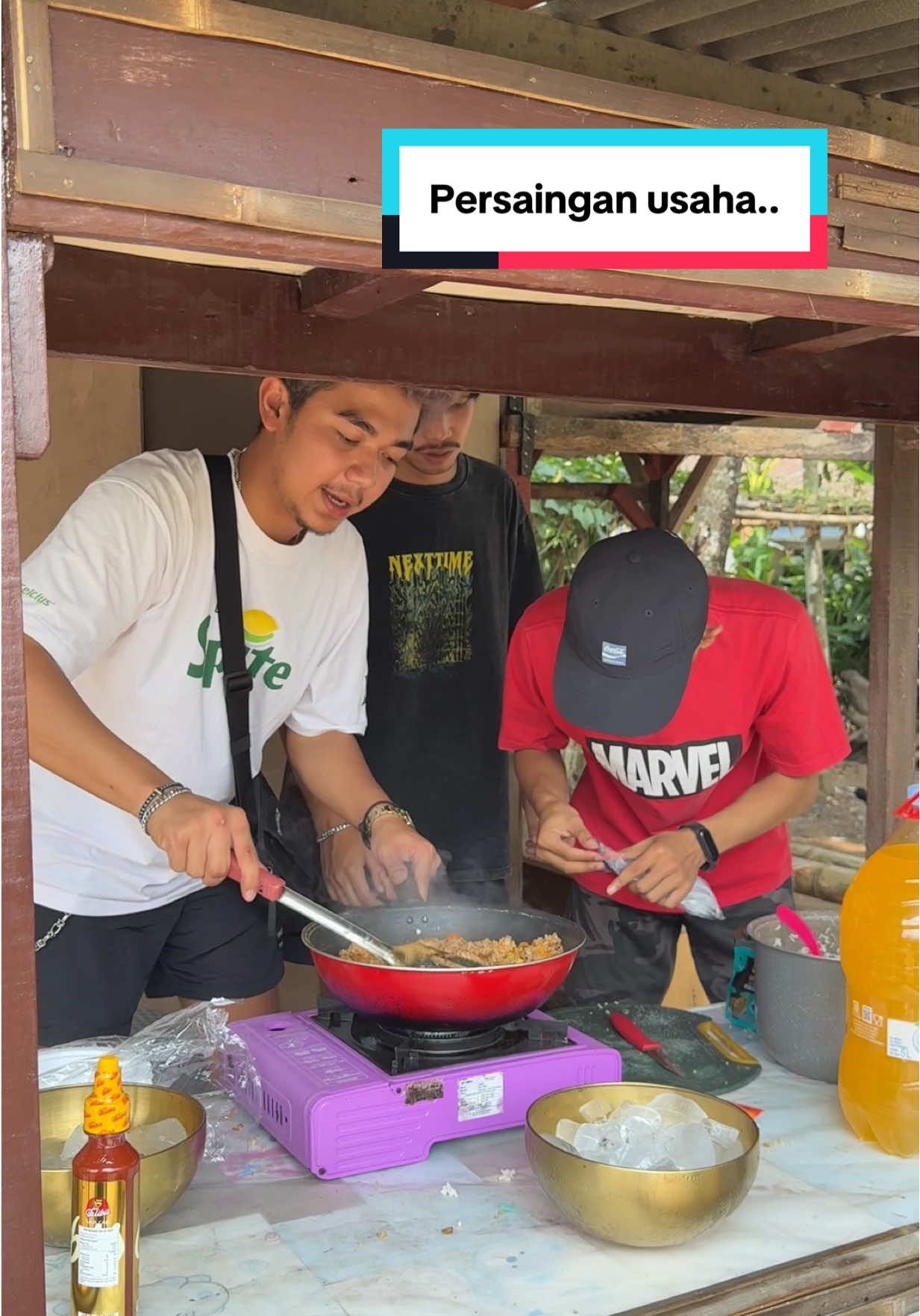 Mumpung sanggar GWSM lagi rame pengunjung, akhirnya muncul ide brilian dari Boy buat nyoba usaha jualan nasi goreng. Akankah jualannya laris hari ini ? Simak kelanjutannya ya 😅