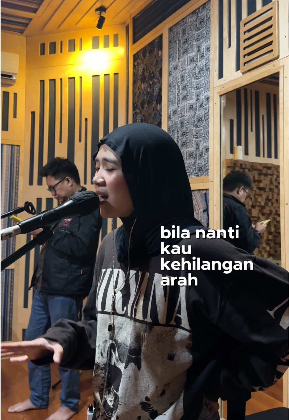 katanya move on bakal lebih susah kalo gak pernah memiliki ya? #tiffanykenanga #tempatkembali #fypシ゚ #xyzabc #foryou #liriklagu #galaustory 