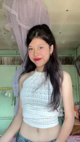 နေလှောင်တယ်လို့မငြီးရဲဘူးဝတ်တဲ့အကျီက🥲