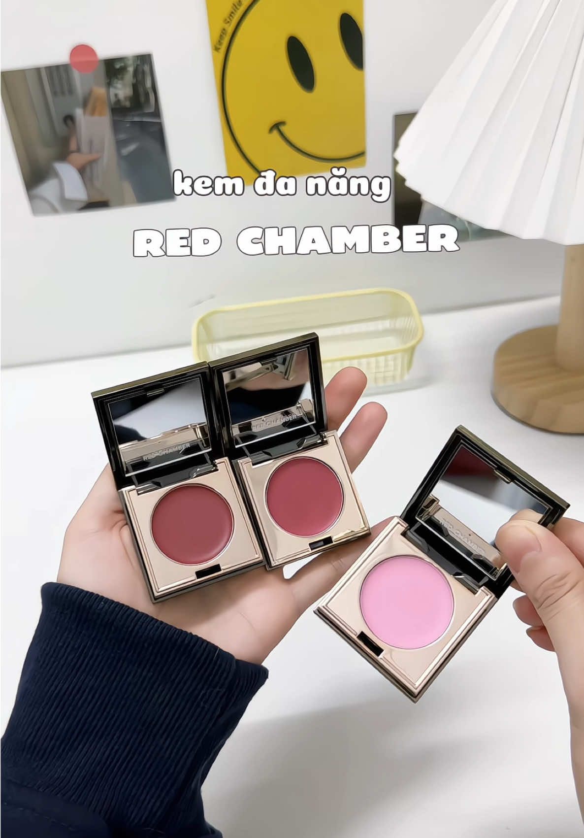 Vừa làm má hồng, son môi, màu mắt. Quá tiện luôn rồi #redchamber #mahong 