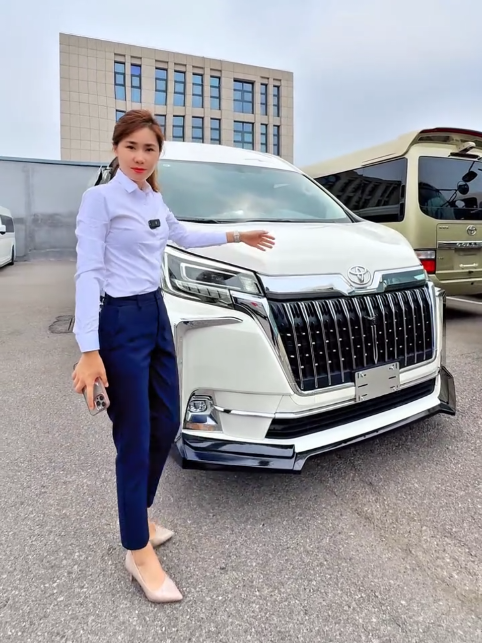 Powerful engine, smoother drive – Toyota HiAce 2025 💨