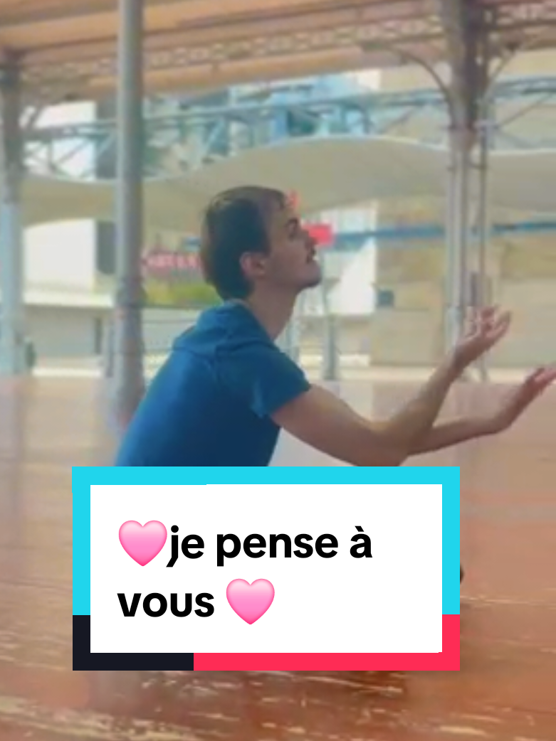 une total improvisation sur je pense à vous de @LINH ☀️ , j'ai hâte de voir retrouvé le 1 er septembre vous me manquez🩷✨️