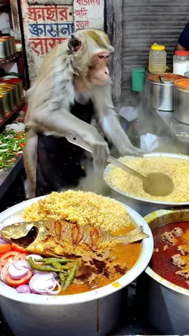 Monkey worker in Indian street food 🐒🔥 #fyp #monkey #viral #cooking #content 
