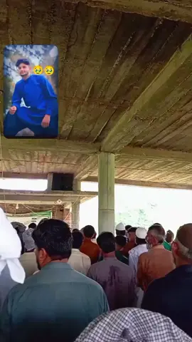 محمد عاطف ولد آصف محمود رضا الہی سے وفات پا گئے ہیں اور ان کی اج نماز جنازہ ادا کی گئی ہے اللہ پاک مرحوم کے درجات بلند عطا فرمائے اور اس کی کامل بخشش عطا فرمائے امین#islamic_video #viral #fyp 