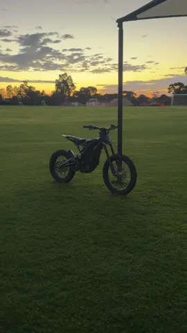 name a cleaner bike in aus, i’ll wait 🥱👑 #surron #surronlbx #ebike #4k #sunset 