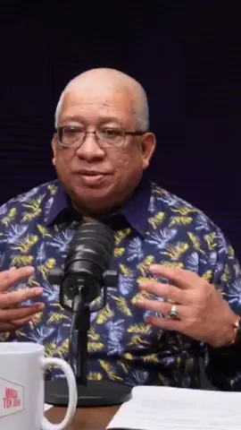 KEPIMPINAN BUKAN SEKADAR JAWATAN Pemimpin bukan dilahirkan… mereka dibentuk. Seorang pemimpin itu wujud kerana adanya pengikut dan bukannya sekadar jawatan. 🎥 Kupasan penuh Tok Abah dalam #MindaTokAbahEp10 #themalaysiapress #bangsamalaysia   #taatsetia #informasiberfaktamembukaminda