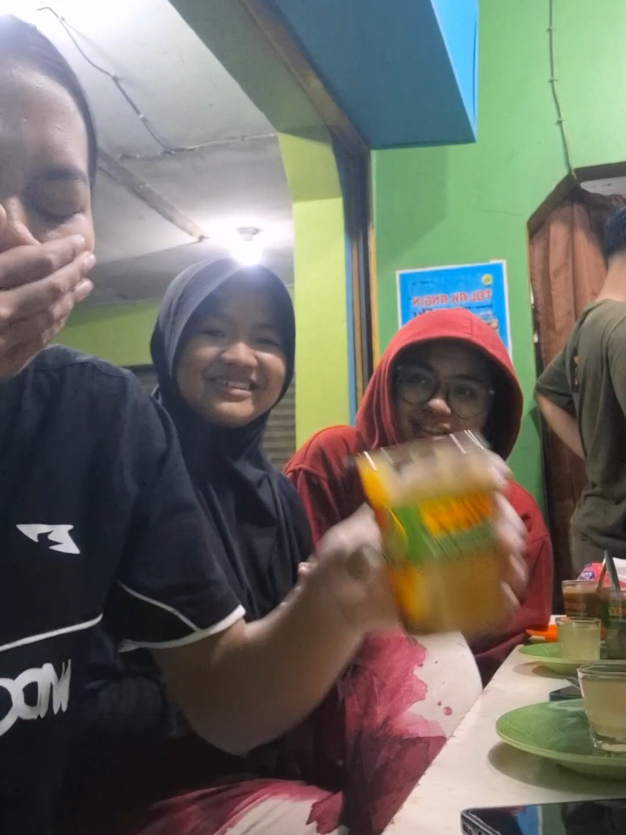 jamu date with @zeroobabees @rameethapa  #Vlog #jamu #sidomuncul #fyp 