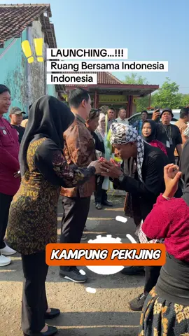 Bersama Bapak Gubernur @andrasoni12 meresmikan Ruang Bersama Indonesia (RBI)  di kampung @akar_ranting_pekijing Kota Serang Banten  Sekaligus Merawat tradisi Festival Dolanan dan serta Pementasan Sandiwara Anak #budirustandi #kotaserang #banten #serang #budiagis #walikotaserang 