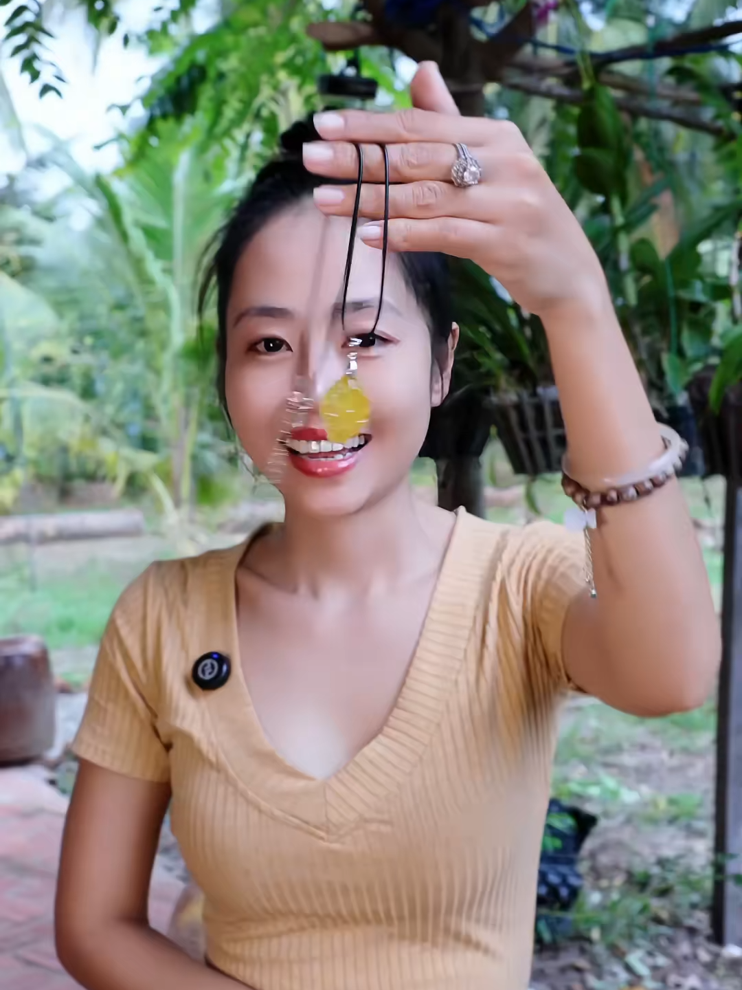 Ngày nay, hồ ly phong thủy ché tác từ đá tự nhién càng được moi người ưa chuộng và sử dụng rộng rãi hơn, đặc biệt là phái nữ. Từ mặt dây chuyền đến vòng tay hay nhẫn đều có thể gắn với hình tượng Hồ ly. Theo quan niệm phong thủy, hình tượng hồy mang lại nhiều may mắn va tài lộc cho chủ nhân trong cả đường. tình duyên và sự nghiệp. Và để hiểu rõ hơn về loại đá này, bạn hãy đọc những thông tin thú vị sau đây nhé !   #holychua #holyphongthuy #vongtayholy #datunhien #holychinduoi #daychuyenphongthuy #vatphamphongthuy #trangsucphongthuy