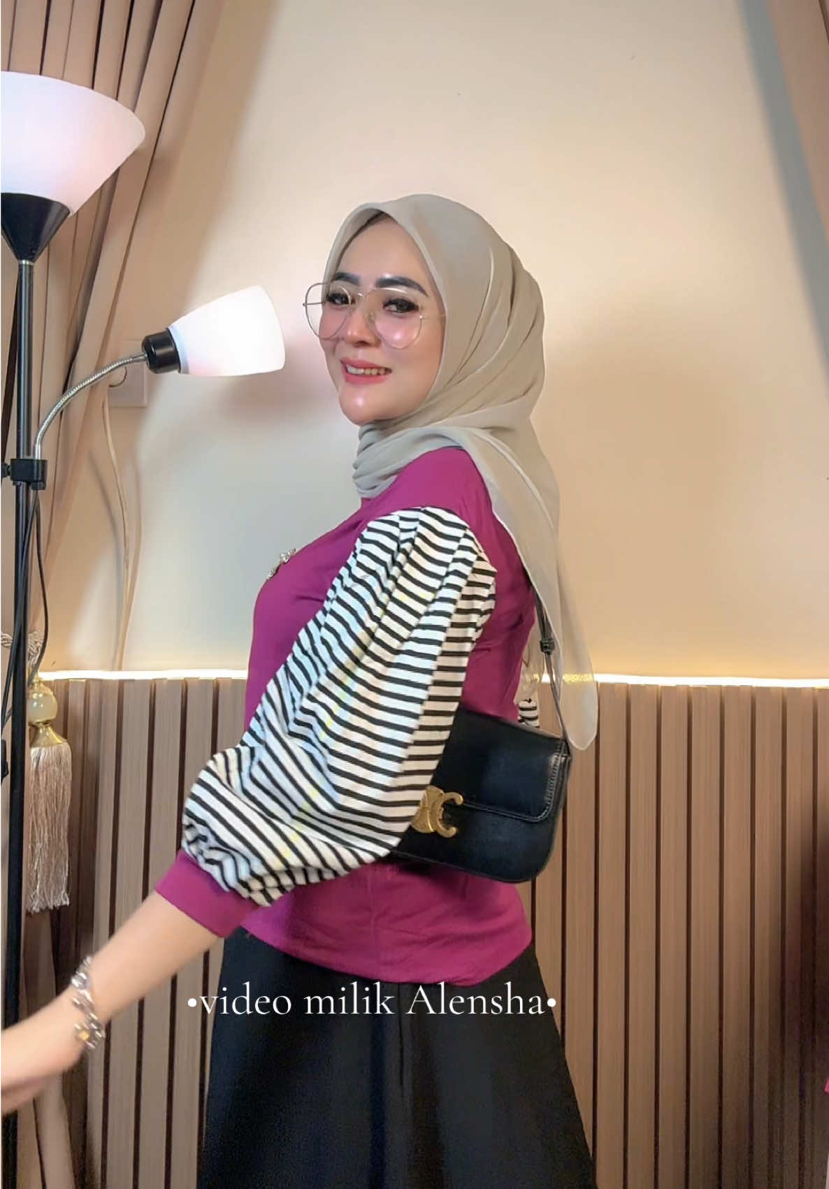 Kaos model baru,cakep poll samaan yuk🤩 cek keranjang!!  #kaos #blouse #ootdhijab #kaosviral #kaoswanita 