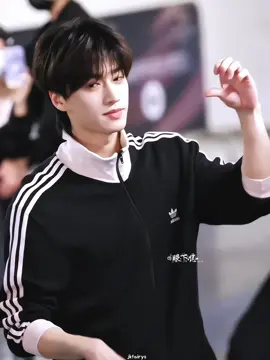 Zhang Kangle so boyfriend coded♡ I NEED HIM #zhangkangle #张康乐 #chuzhao #legendofthefemalegeneral #rebirth #chineseactor #cdrama #cactor #fyp 