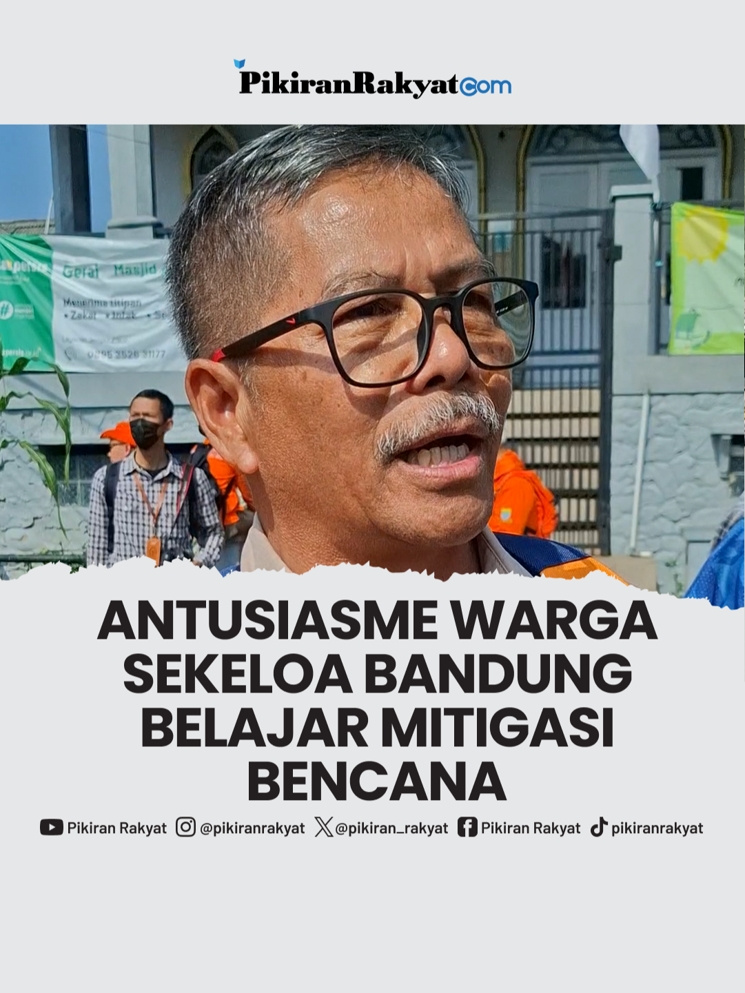 Darsono, Ketua RW 15 Kelurahan Sekeloa, Kecamatan Coblong, Bandung, harus berdarah-darah meyakinkan warga untuk mengikuti simulasi mandiri in-situ dan tanggap bencana gempa bumi. Butuh waktu dua bulan bagi Darsono untuk meyakinkan warga. Antusiasme warga justru meningkat setelah setelah mengetahui manfaat dari simulasi itu. Sebanyak lebih dari 600 warga ikut simulasi itu pada Sabtu, 23 Agustus 2025. *** Irwan Suherman/PRMN