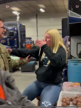 Soldiers coming home and surprise their family#millitary#viral#feelings#Love#soldier#welcomehome