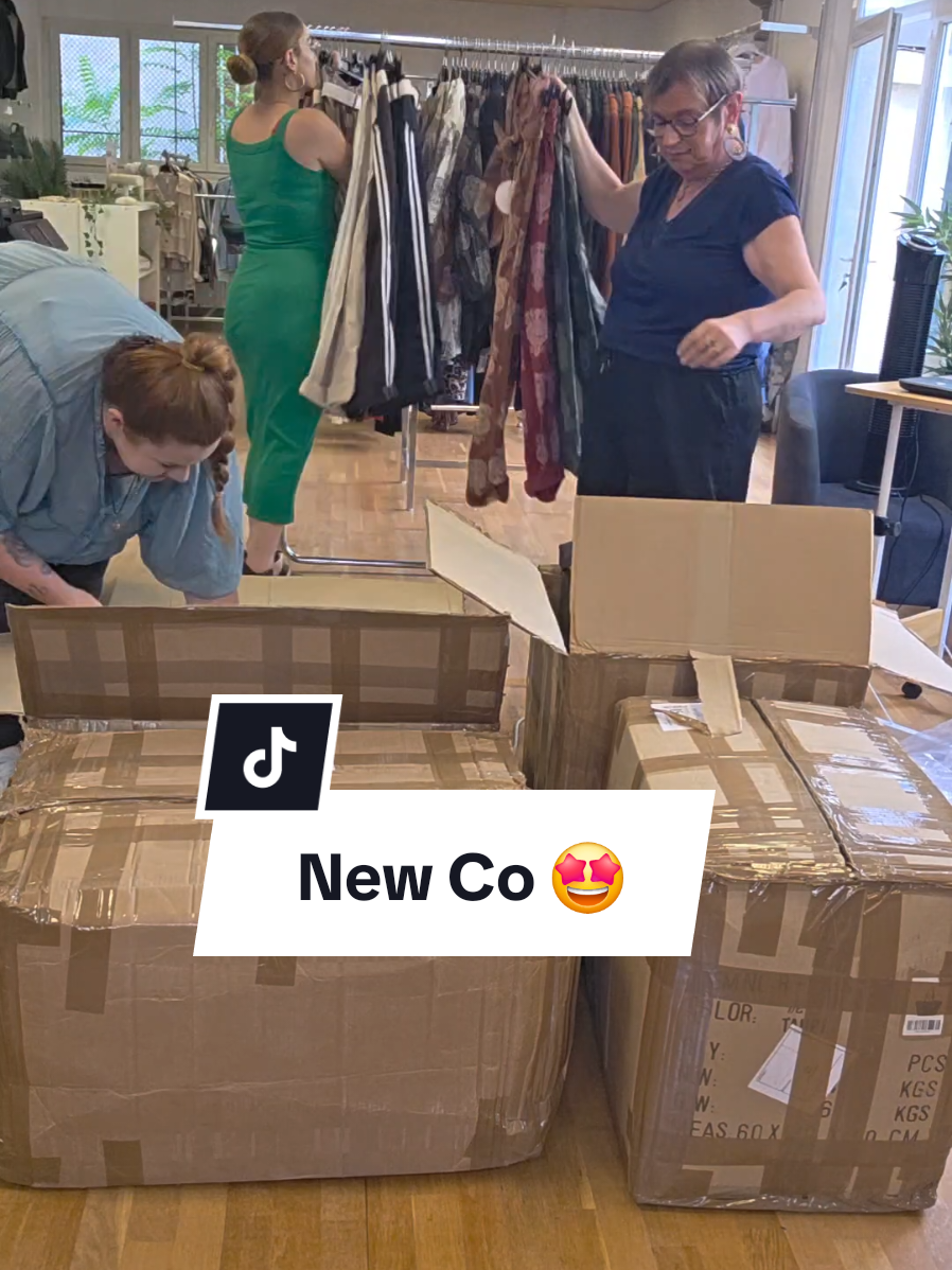 Nouvelle Co à découvrir ce samedi 23 août au showroom de 14h30 à 18h30 et à partir de 19h30 en live 🤩 Grande taille mais pas que...  #dresscodegap #shopping #shoppingaddict #liveshopping #vetementsfemmes 