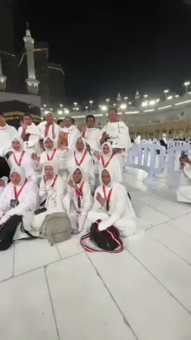 dg niat yg kuat,ikhtiar semampunya, infaq semampunya dan tawakkal kepada Allah swt,,,,itulah kunci kita berada di tanah suci semoga Anda semua bisa sampai ke tanah suci Aamiin 