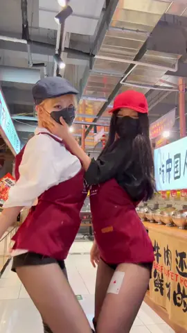 把你名字纹手臂#你要怎么抵抗我 #全球时尚#秦奋斗#御姐#甜妹
