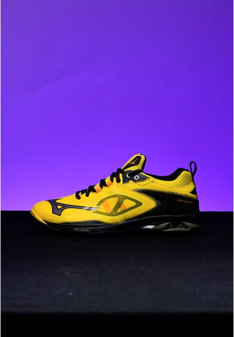 Giày cầu lông chuyên nghiệp Mizuno Wave Claw Neo3 với 4 phối màu tuyệt vời. Công nghệ giảm sóc Wave, nhảy lên tiếp đất vững như núi Thái Sơn, bảo vệ đầu gối cực tốt #caulong #badminton #channhungvanban #order #mizuno #giaycaulong 