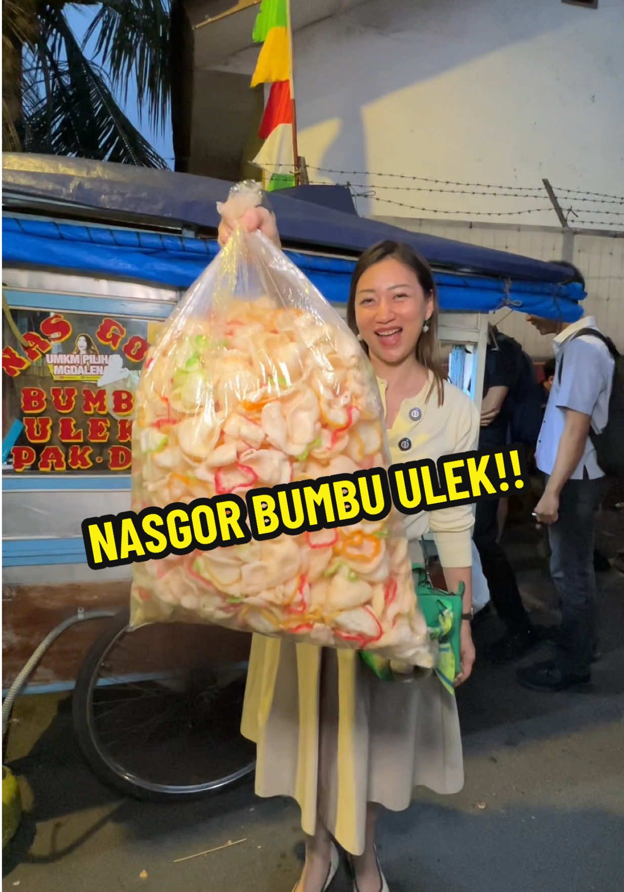 Replying to @azeihra NASGOR BUMBU ULEK BLUSUKAN BELAKANG KOKAS .. CUMA 15RB TP ENAKKK #nanakoot 