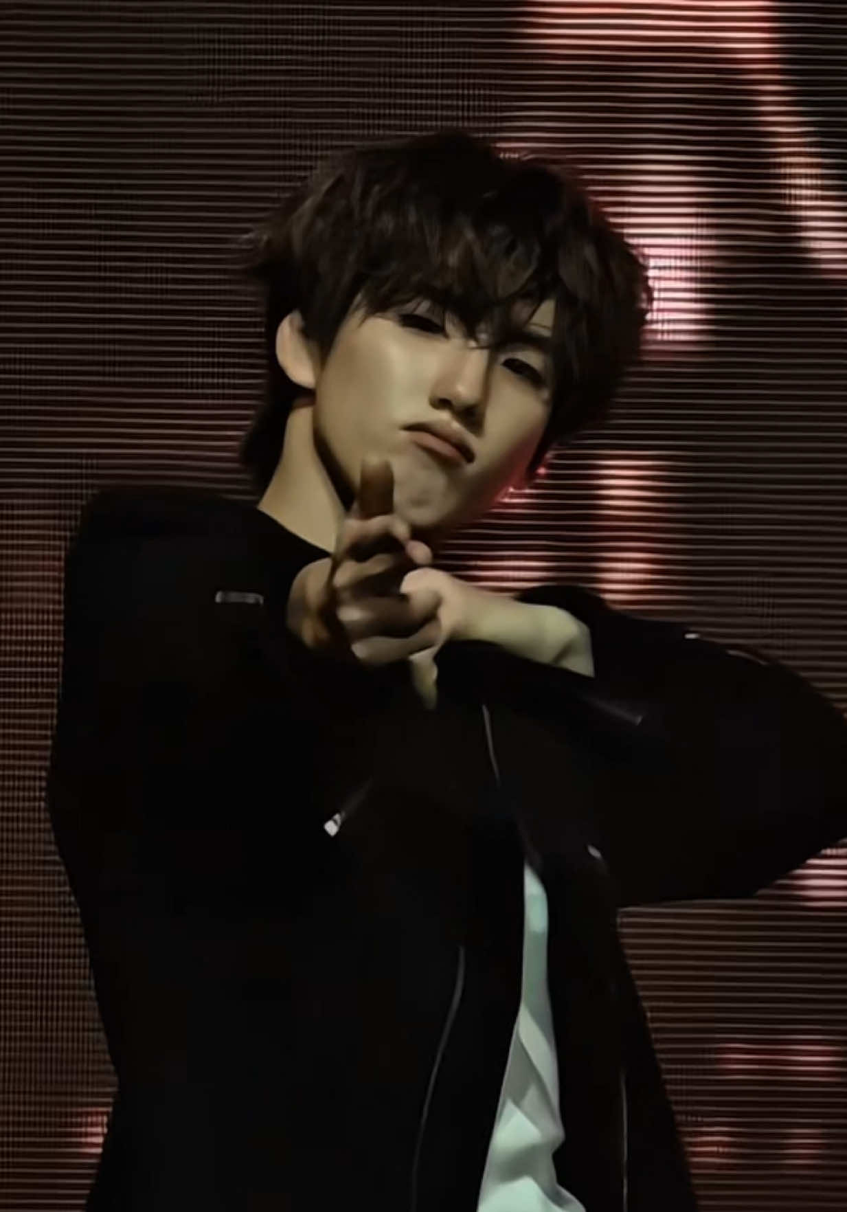She’s been my queen since we were sixteen We want the same things, we dream the same dreams, alright~ #PHUTATCHAI #ภูธัชชัย  #BUSbecauseofyouishine  #summersonicbkk2025  #summersonicbkk2025xbus 