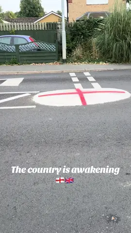 The country is awakening 🏴󠁧󠁢󠁥󠁮󠁧󠁿🇬🇧 #patriotism #stgeorgesflag #england #unitedkingdom #raisethecolours 
