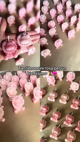 Un nuovo lavoro 🩷 pieno di rosa ! Tantissimi leoncini a candelina profumatissimi 😍  #segnaposto #bombonierecomunione #bombonierebattesimo #ideematrimonio #segnapostomatrimonio #bismillah #bomboniereperognioccasione #segnapostopersonalizzato #candele #sposi2025💍🤵‍♂️👰 #battesimo #viral_video #comunione 