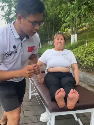 It can massage the soles of your feet and legs, allowing you to relax your whole body and mind.